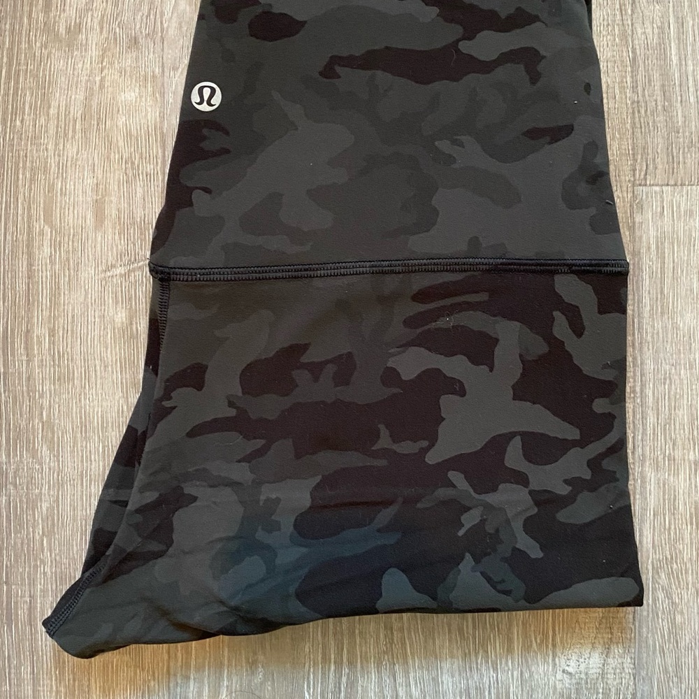 Lululemon Align Pant *Full Length 28"
Incognito Camo Multi Gator Green Size 10 - Picture 9 of 11